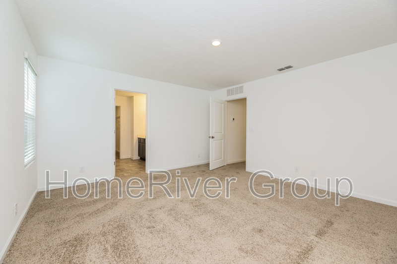 Building Photo - 4990 Bramante Dr