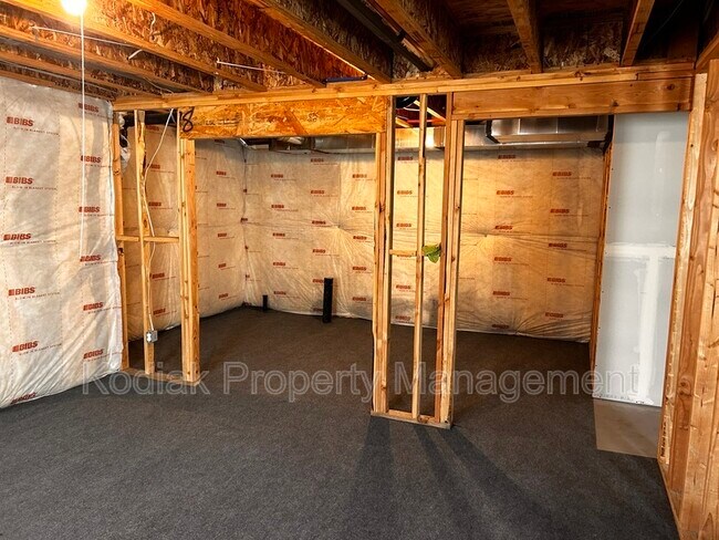 Building Photo - 1439 W Stable St