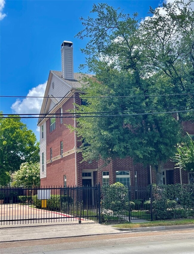 Building Photo - 32 Waugh Dr