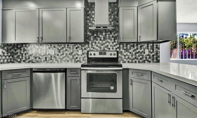 Building Photo - 1056 E Oakey Blvd