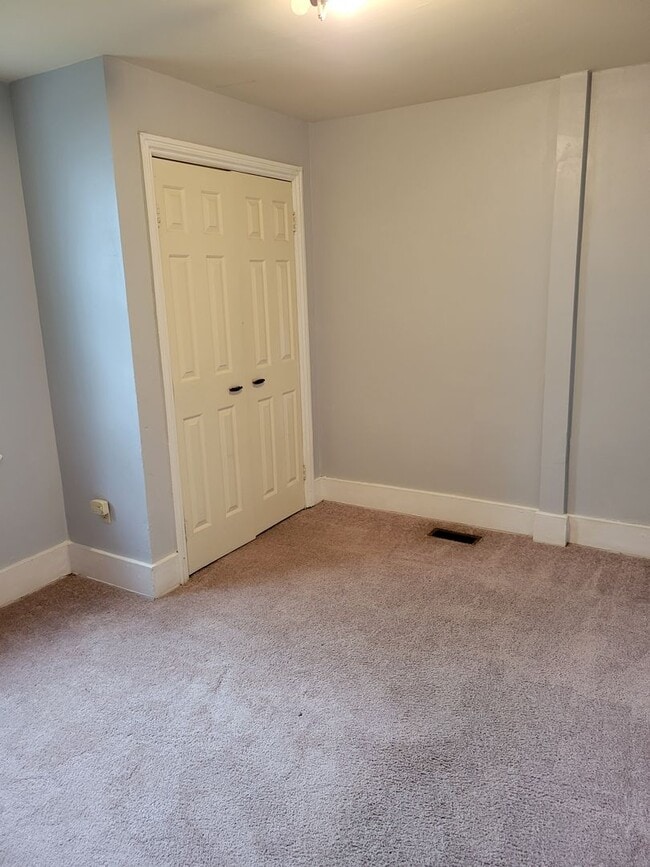 Building Photo - Large 4 bed 2 bath home near VSU