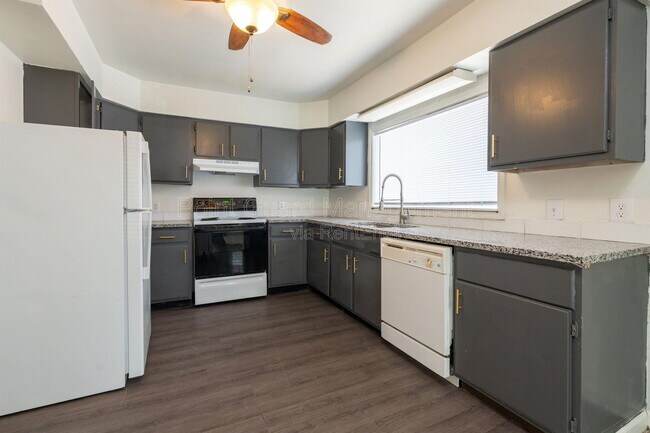 Building Photo - 1700 N Harvard Ave