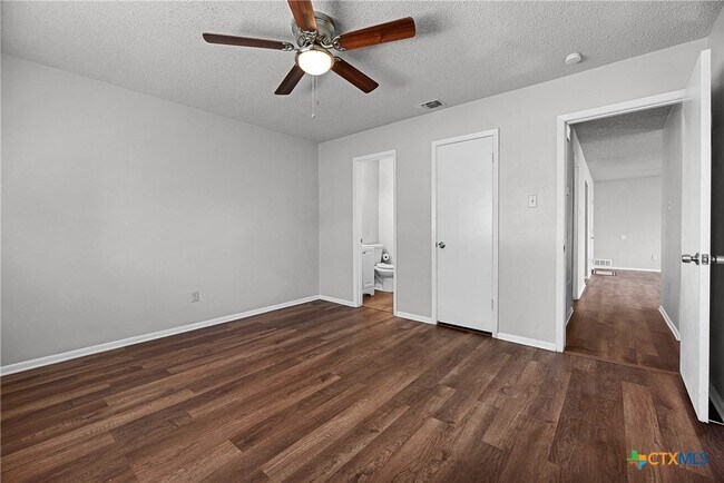 Building Photo - 1524 Eichen Rd