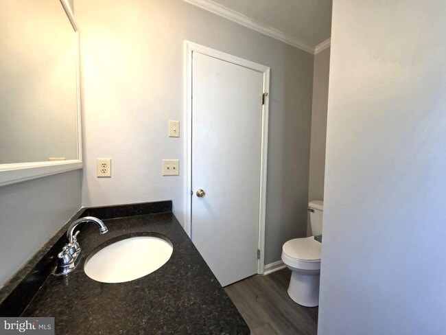 Building Photo - 830 Larch Way