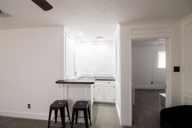 Building Photo - 1914 Hickory Lawn Dr