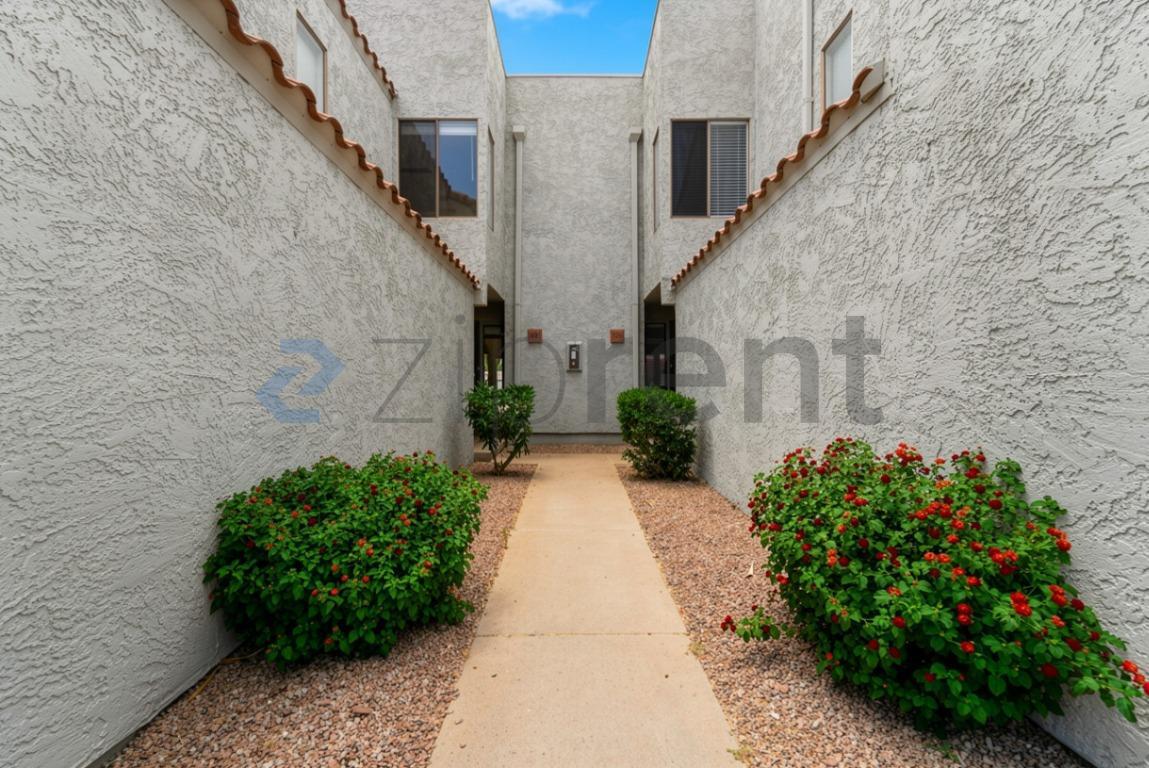 Building Photo - Unit Unit 1018