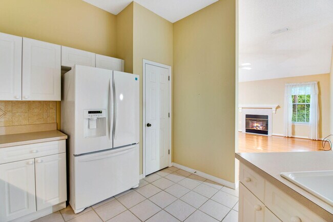 Building Photo - 366 Bay Tree Dr