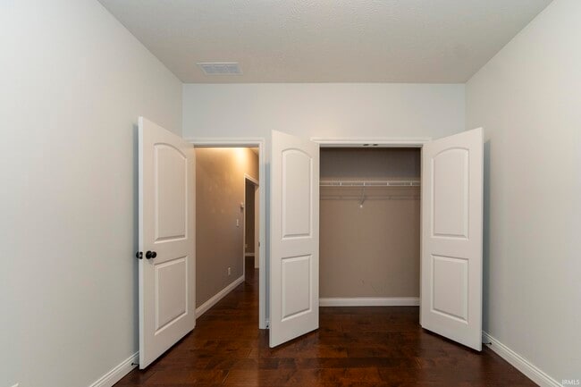 Building Photo - 8838 Hedgewood Ct