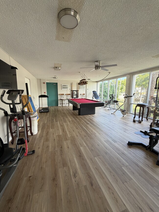 Building Photo - 4803 Sunset Ct