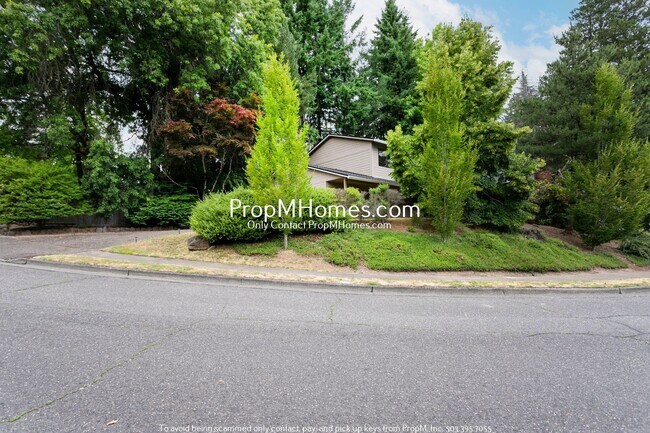 Building Photo - Sleek + Stylish Four Bedroom Escape in Palisades! DEPOSIT SPECIAL