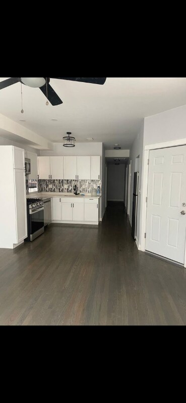 Building Photo - 7240 S Cornell Ave