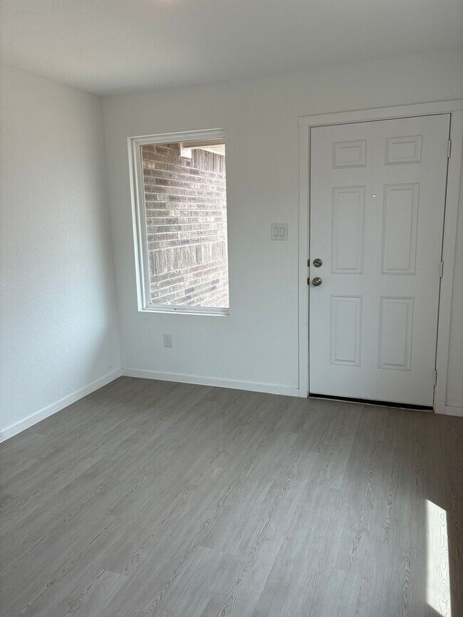 Building Photo - Charming 4 beds 2 baths in San Antonio!