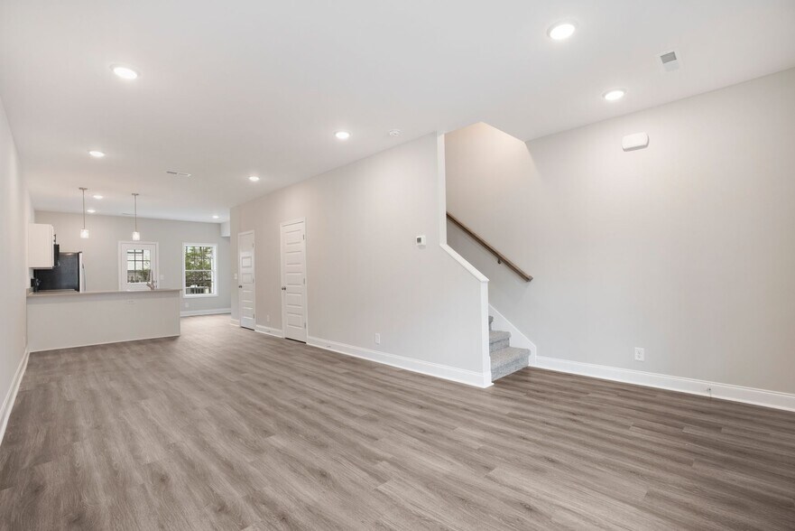 Building Photo - Excell Pointe 2 Bedroom Townhomes