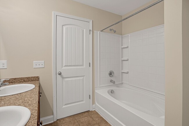 Building Photo - 190 Canyon Oak Loop