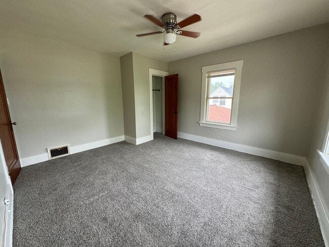 Building Photo - Newly updated 3 bd single fam house ( NO VOUCHERS)