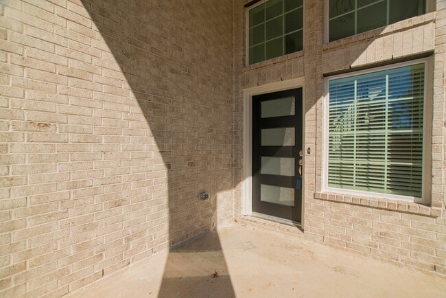 Building Photo - 114 Hidden Peak Dr