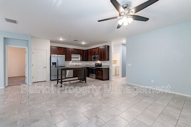 Building Photo - 8816 S 41st Dr