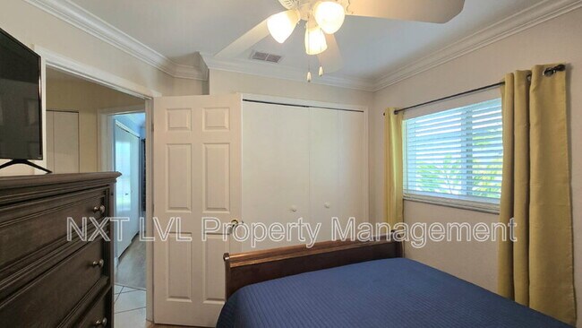 Building Photo - 4123 SW 21st Pl