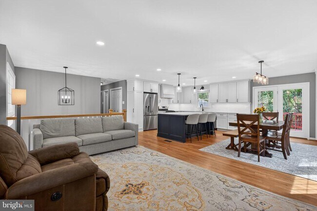 Building Photo - 9801 Meadow Valley Dr