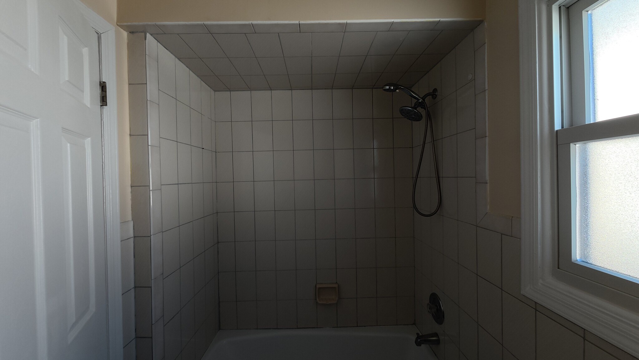 Master/Bathroom 2 - 1302 Morris St