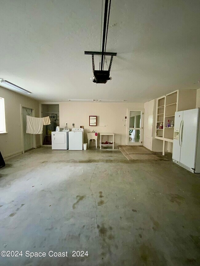 Building Photo - 190 Richards Rd