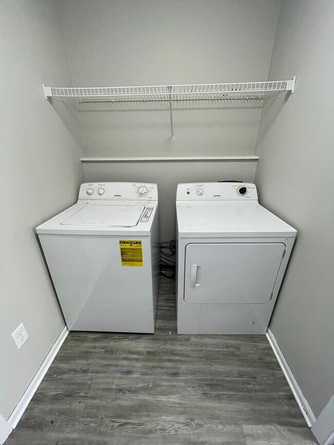 Building Photo - Three Bedroom Single Family Home - West La...
