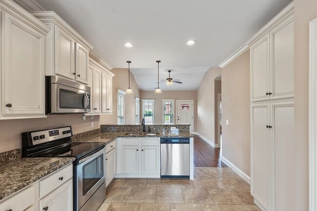 Building Photo - GORGEOUS FOURPLEX HOME - END UNIT