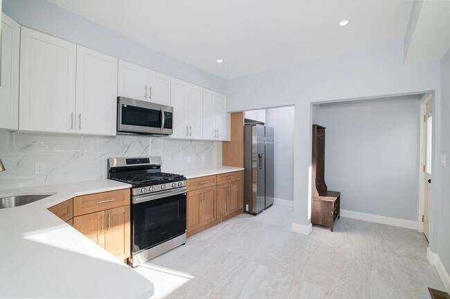 Building Photo - 45 Tainter St