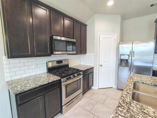 Building Photo - 18315 Pin Oak Lake Dr