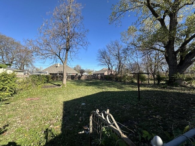 Building Photo - 541 E Seminole Pl