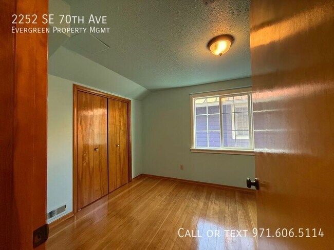 Building Photo - 2252 SE 70th Ave