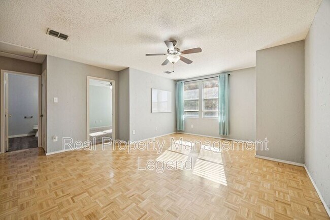 Building Photo - 2900 Sheridan Ln