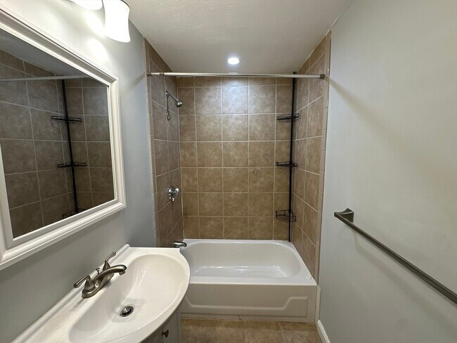 Building Photo - 78 Park Ave