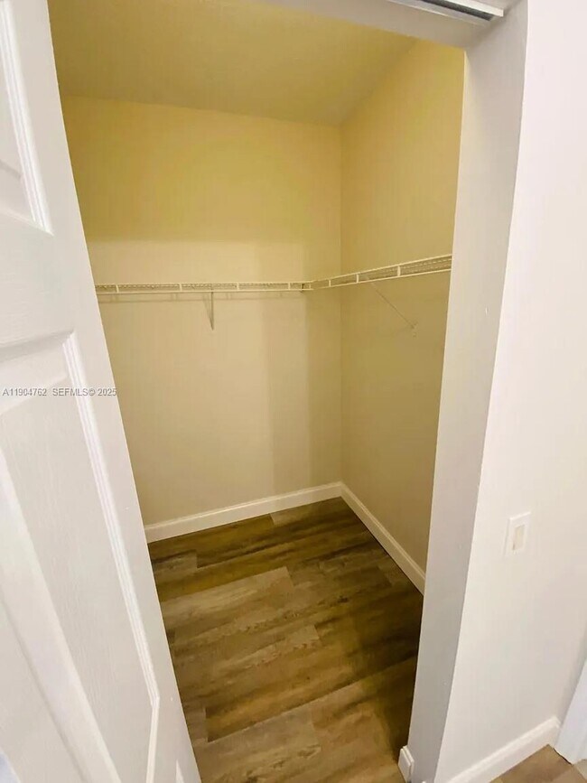 Building Photo - 4947 SW 135th Way