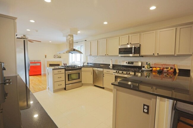Building Photo - 443 Wilfred Terrace
