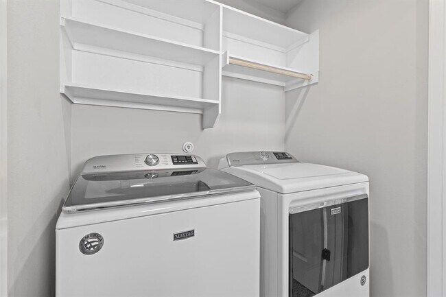 Building Photo - 7116 Silver Star Ln