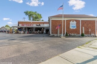 Building Photo - 26 E Crystal Lake Ave