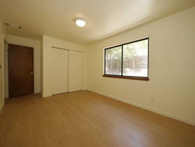Building Photo - 1601 Lily Valley Way