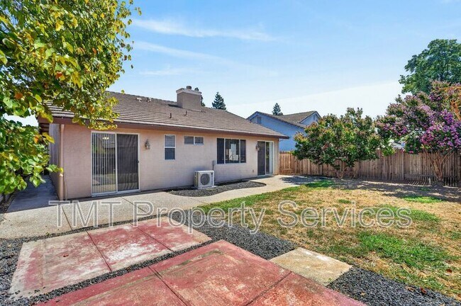 Building Photo - 8874 Mandalay Way