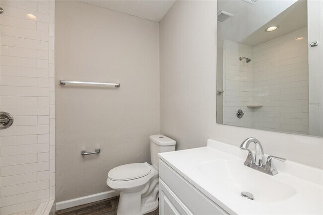 Building Photo - 5713 NW 33rd St