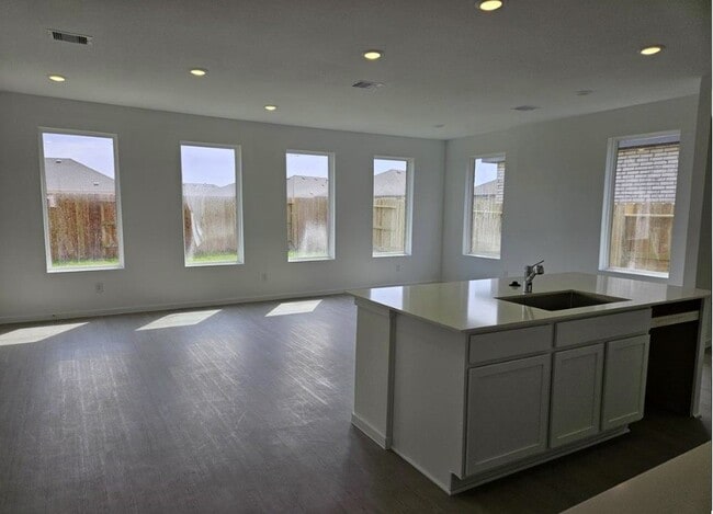 Building Photo - 415 Robin Ct