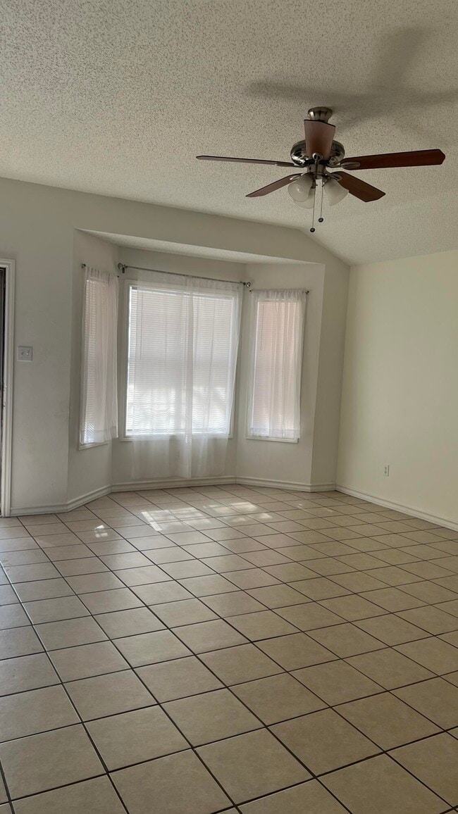 Building Photo - 4410 Jarvis St