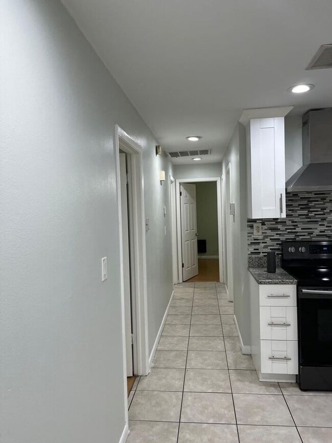 Building Photo - Beautiful 3BR Home in Central Tampa – Move-In Ready!