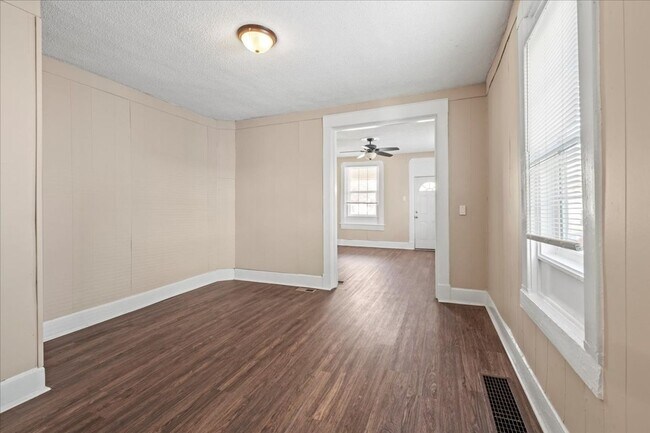 Building Photo - 119-119 N Grant Ave