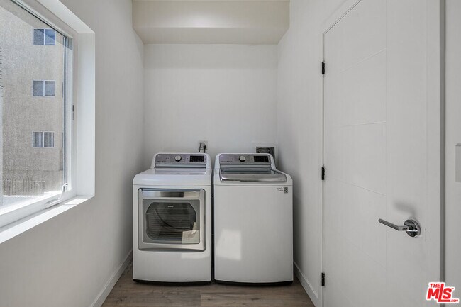 Building Photo - 6611 Leland Way