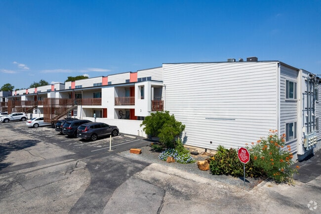 Building Photo - Akoya Green Condos