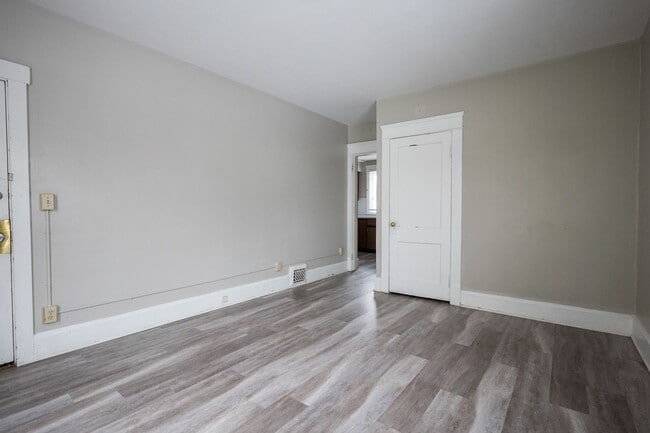 Building Photo - 1022 19th St NW