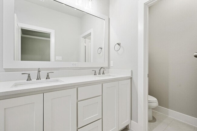 Building Photo - 514 Woodside Trl