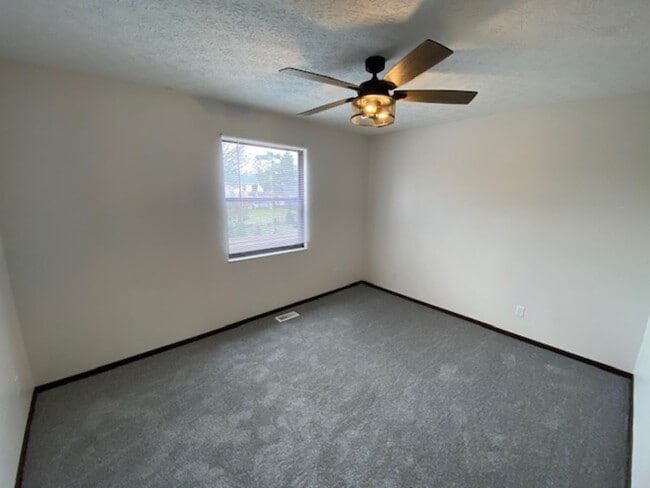 Building Photo - 1809 Minturn Dr