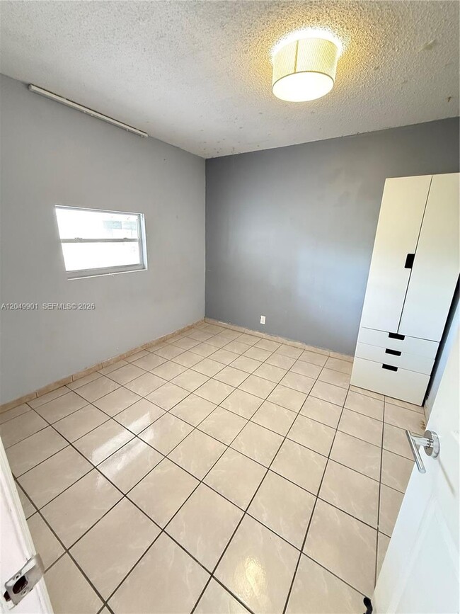 Building Photo - 2025 NE 164th St